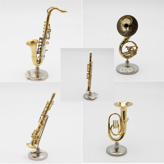 1:12 Miniature Brass Saxophone with Stand