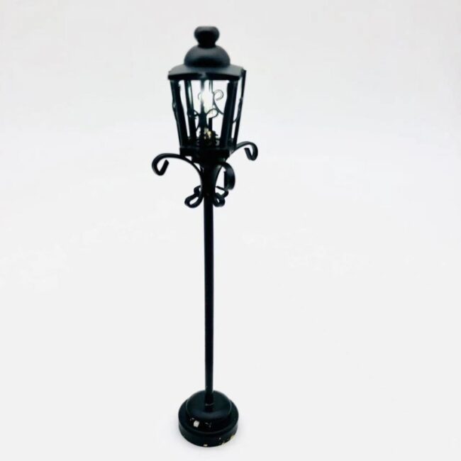 1:12 Miniature LED European Street Lamp